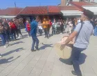 Turisti, Baščaršija, Sarajevo, bubnjevi/Senad Gubelić