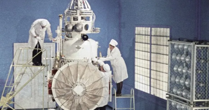 Kosmos-482/X.com//