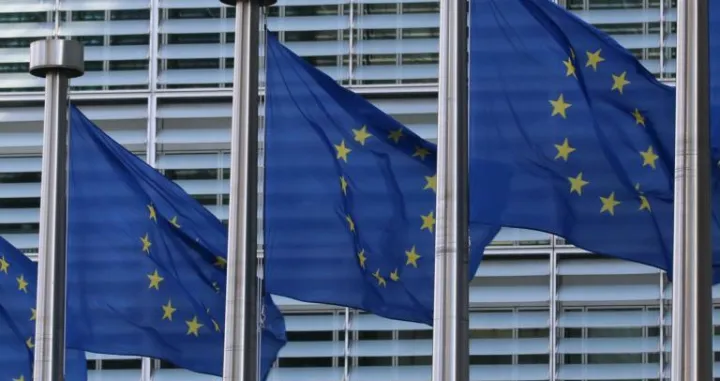 Zastave EU pred sjedištem evropskih institucija u Bruxellesu/