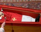 papa će biti sahranjen u cipelama koje je nosio /Anadolija