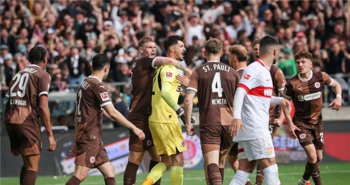 St. Pauli - Stuttgart (FOTO: X)