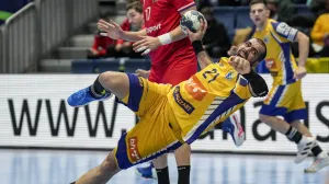 epa09688091 Vladimir Vranjes (front) of Bosnia in action during the Men's European Handball Championship preliminary round match between the Czech Republic and Bosnia and Herzegovina in Bratislava, Slovakia, 15 January 2022. EPA/MARTIN DIVISEK