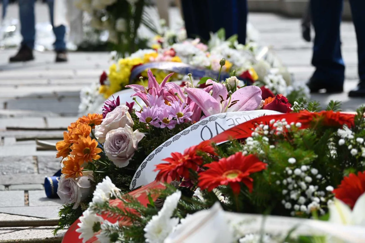 Odavanje počasti na Spomen-obilježju ubijenoj djeci opkoljenog Sarajeva/Andrej Bjeloš