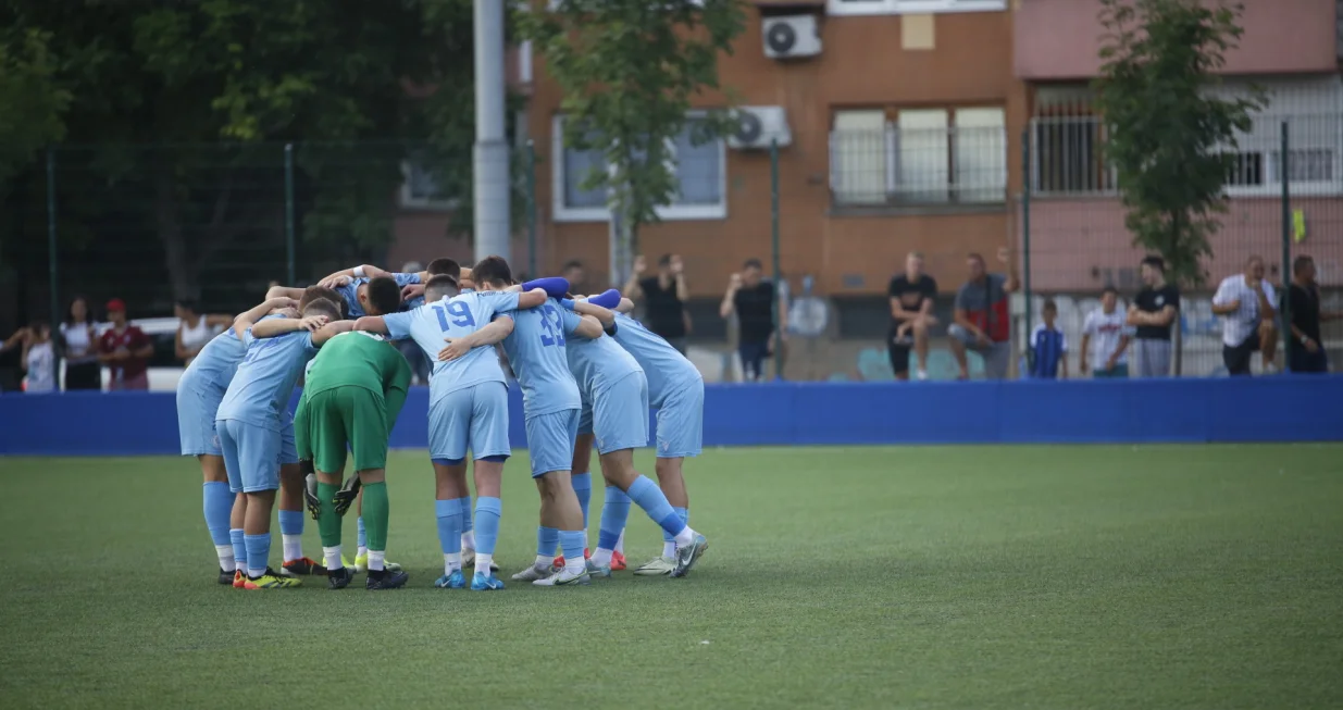 Juniori U19 Željezničar - SarajevoAdel DuškajAbdulaziz ZulovićErnad BabalukAfan FočoBakir KarićAmmar HodžićSanin MešićZlatan ZeničaninAiman ŠemdinMalik KolićBenjamin Babić