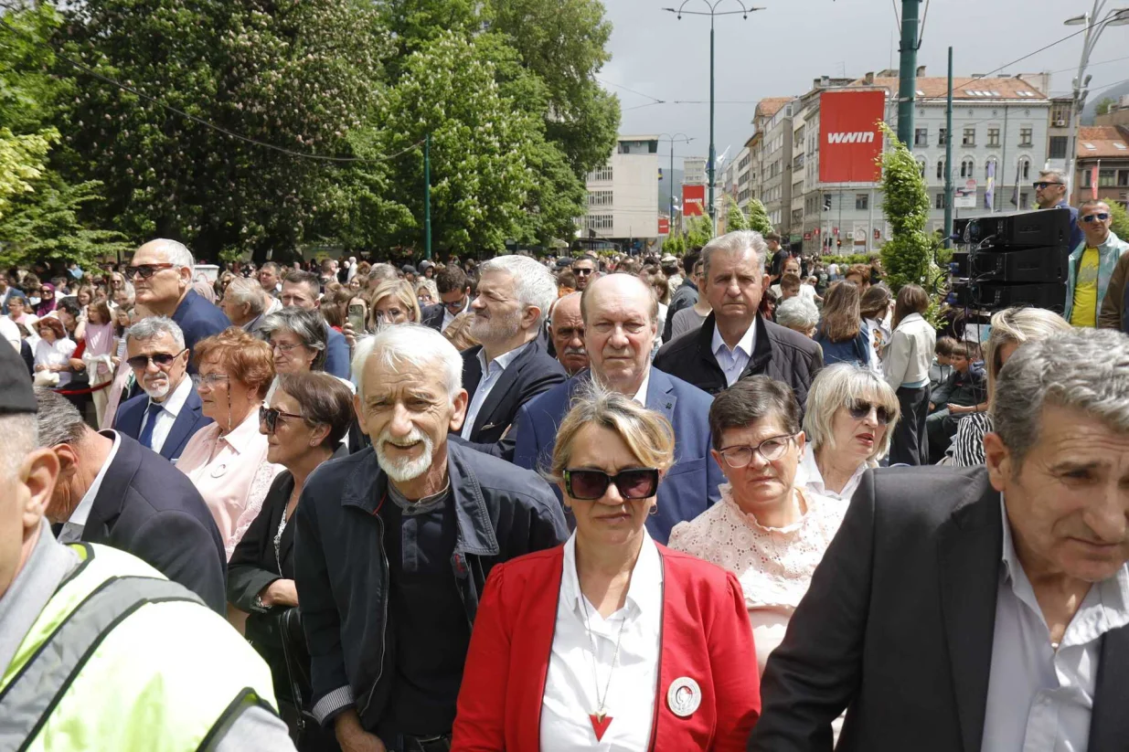 Emotivan performans sarajevskih mališana/Senad Gubelić