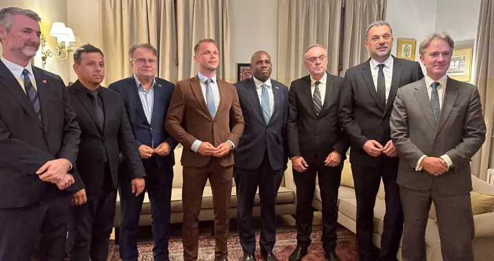 Edin Forto (Naša stranka), Nebojša Vukanović (Lista za pravdu i red), Nermin Nikšić (SDP), Draško Stanivuković (PDP), Milan Miličević (SDS), Elmedin Konaković (NiP), šef britanske diplomatije David Lammy i ambasador Velike Britanije u BiH Julian Reilly//