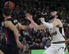 epa10391027 Barcelona's Nicolas Laprovittola (L) in action against Virtus Bologna's Tornike Shengelia (R) during the Euroleague basketball match between FC Barcelona and Virtus Segafredo Bologna held at Palau Blaugrana in Barcelona, Spain, 05 January 2023. EPA/Enric Fontcuberta