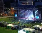 Dr. Nele Karajlić pjevao pred praznim trgom u Kragujevcu/X. Com