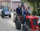 Maturanti iz Kiseljaka na maturu stigli na traktorima/Artinfo.ba