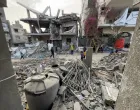 GAZA/ANKARA (AA) – Još najmanje 16 Palestinaca je ubijeno, a nekoliko ranjeno u seriji izraelskih zračnih napada u nedjelju na ratom razoreni Pojas Gaze, rekli su medicinari.Medicinski izvor je rekao da su tri osobe ubijene u zračnom napadu na kvart Shujaiya istočno od grada Gaze.Još dvije osobe su ubijene, a nekoliko je ranjeno u bombardovanju kuće u blizini škole Ain Jalut u naselju Zeitoun u istom gradu, dodao je on.Izraelski ratni avioni su bombardovali i kuću u južnom gradu Khan Younis, pri čemu je osam ljudi ubijeno, rekao je drugi medicinski izvor. (Abdallah F.s. Alattar - Anadolu Agency)/