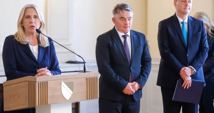 Schmidta oslovljava sa "neimenovani stranac"/Damir Deljo