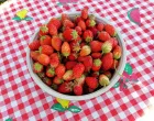 Stigle su prve jagode iz vrta/