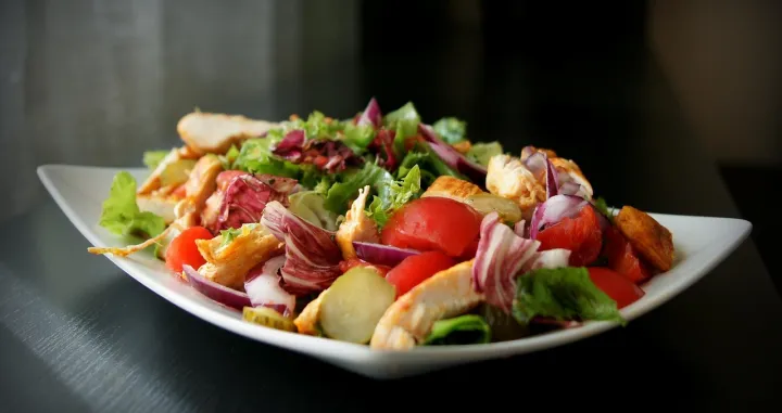 Pileća salata//