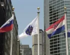 Republika BiH primljena u članstvo UN-a. Među 178 zastava, na jarbolu ispred Palate UN-a zavijorila se zastava BiH. Istog dana u UN su primljene Slovenija i Hrvatska//