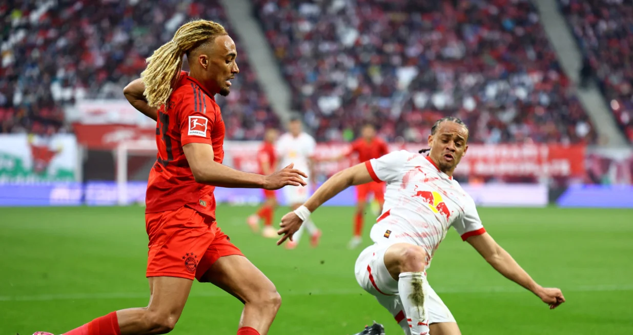 Soccer Football - Bundesliga - RB Leipzig v Bayern Munich - Red Bull Arena, Leipzig, Germany - May 3, 2025 Bayern Munich's Sacha Boey in action with RB Leipzig's Xavi Simons REUTERS/Lisi Niesner DFL REGULATIONS PROHIBIT ANY USE OF PHOTOGRAPHS AS IMAGE SEQUENCES AND/OR QUASI-VIDEO.
