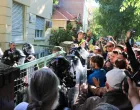 Novi Sad, Srbija - 15. maj 2025: Pripadnici Interventne jedinice policije i ЕЅandarmerije intervenisali su jutros ispred zgrade pravosudnih organa u Novom Sadu u pokuЕЎaju da razbiju blokadu ove zgrade na koju su pozvali studenti u blokadama. (Aleksandar JovanoviД‡ - Anadolu Agency)/
