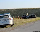 14.05.2025., Zagreb - Uz nasip u Odranskom Obrezu tijekom noci vatrogasci su ugasili dva zapaljena automobila uz cestu, u tijeku je policijski ocevid. Photo: Zeljko Lukunic/PIXSELL/Zeljko Lukunic/pixsell