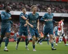 Soccer Football - Premier League - Arsenal v AFC Bournemouth - Emirates Stadium, London, Britain - May 3, 2025 AFC Bournemouth's Dean Huijsen celebrates scoring their first goal with Antoine Semenyo, Milos Kerkez and Alex Scott REUTERS/Tony O Brien EDITORIAL USE ONLY. NO USE WITH UNAUTHORIZED AUDIO, VIDEO, DATA, FIXTURE LISTS, CLUB/LEAGUE LOGOS OR 'LIVE' SERVICES. ONLINE IN-MATCH USE LIMITED TO 120 IMAGES, NO VIDEO EMULATION. NO USE IN BETTING, GAMES OR SINGLE CLUB/LEAGUE/PLAYER PUBLICATIONS. PLEASE CONTACT YOUR ACCOUNT REPRESENTATIVE FOR FURTHER DETAILS..