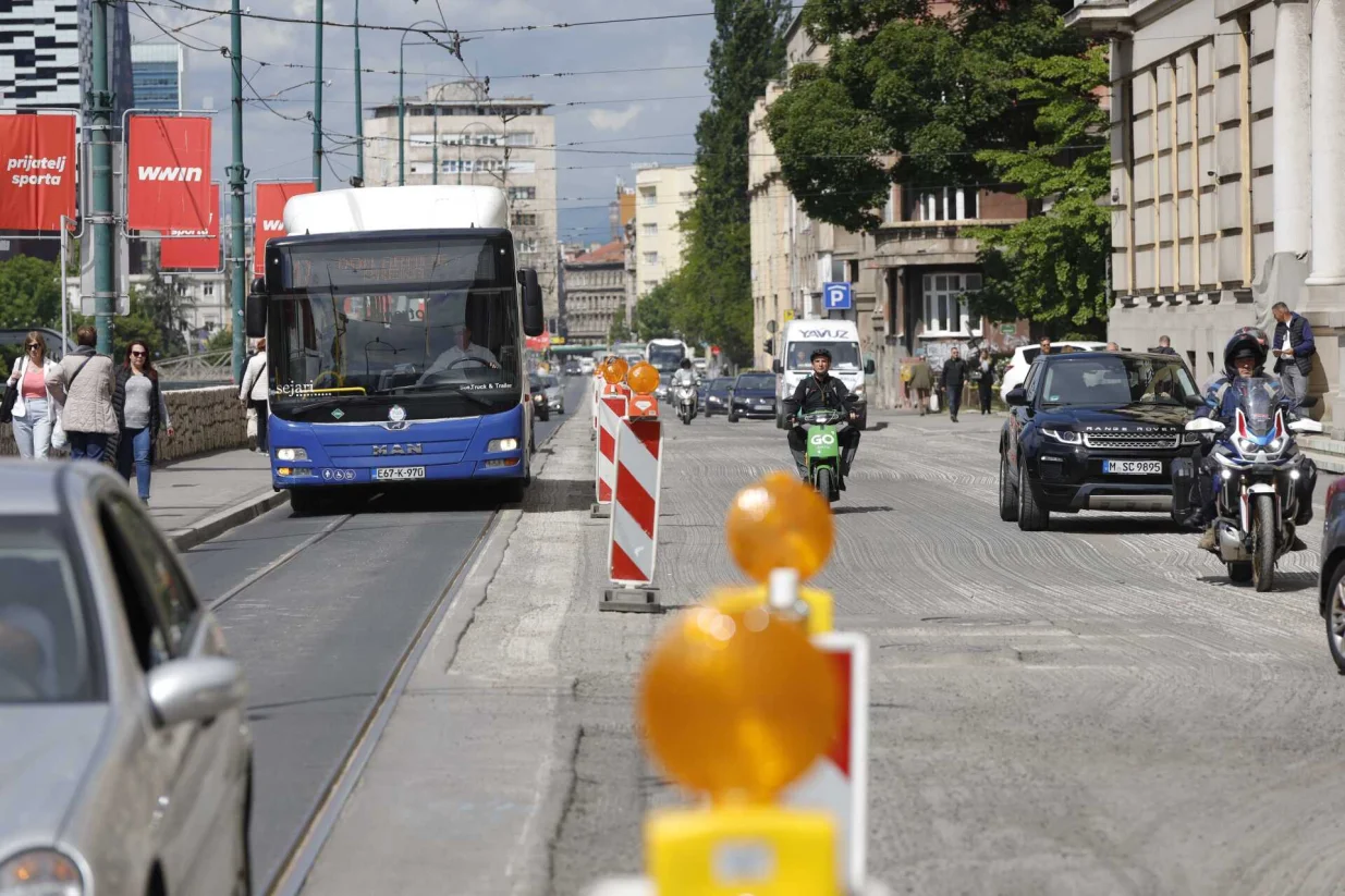Nastavljeni radovi na obnovi glavne saobraćajnice u Sarajevu/Senad Gubelić