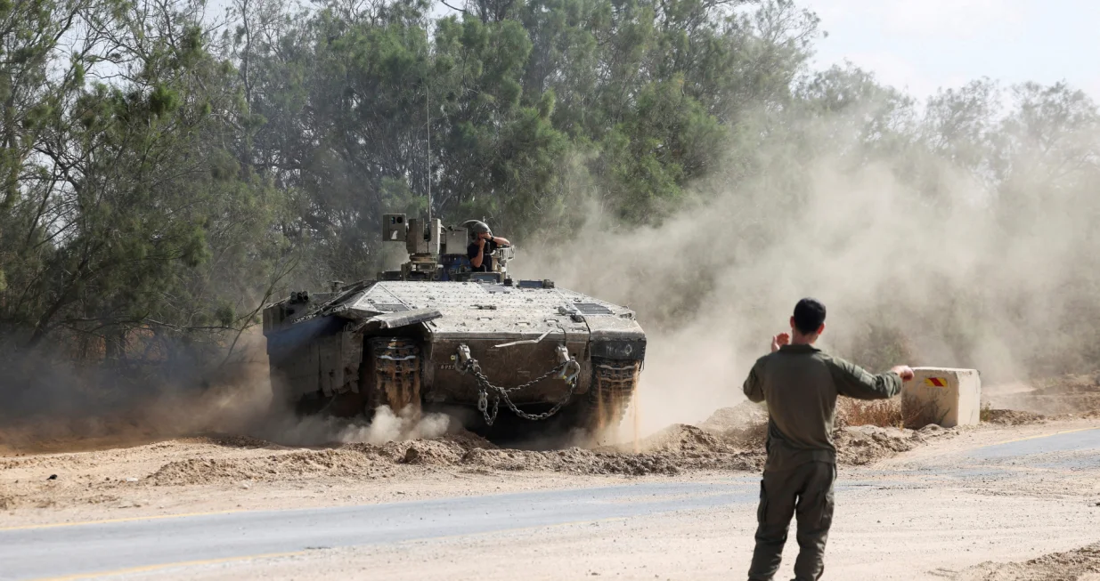 An Israeli armoured personnel carrier (APC) operates near the Israel-Gaza border, amid the ongoing conflict between Israel and Hamas, in Israel, May 19, 2025 REUTERS/Ronen Zvulun TPX IMAGES OF THE DAY REFILE - CORRECTING TYPE OF VEHICLE FROM "AN ISRAELI TANK" TO "AN ISRAELI ARMOURED PERSONNEL CARRIER (APC)/Ronen Zvulun