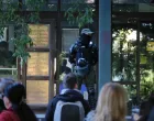 Novi Sad, Srbija - 15. maj 2025: Pripadnici Interventne jedinice policije i ЕЅandarmerije intervenisali su jutros ispred zgrade pravosudnih organa u Novom Sadu u pokuЕЎaju da razbiju blokadu ove zgrade na koju su pozvali studenti u blokadama. (Aleksandar JovanoviД‡ - Anadolu Agency)/