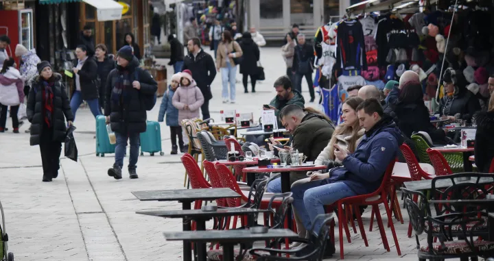 sarajevo januar barščaršija šetnja bašte turisti/Senad Gubelić
