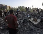 Palestinci pretražuju ruševine u potrazi za preživjelima i tijelima stradalih nakon izraelskog napada na područje Jibalije u Pojasu Gaze u posljednja 24 sata/Khames Alrefi