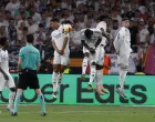 Soccer Football - Copa del Rey - Final - FC Barcelona v Real Madrid - Estadio de La Cartuja, Seville, Spain - April 26, 2025 Real Madrid's Jude Bellingham, Antonio Rudiger, Aurelien Tchouameni and Federico Valverde jump on the defensive wall REUTERS/Marcelo Del Pozo