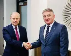 Član Predsjedništva Bosne i Hercegovine Željko Komšić sastao se sa specijalnim izaslanikom Republike Francuske za zapadni Balkan Renéom Troccazom u Dejtonu./