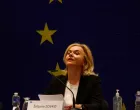 epa09612969 The head of the Electoral Observation Mission of the European Union (EOM-EU), Zeljana Zovko (C), takes part in a press conference in Tegucigalpa, Honduras, 30 November 2021. The EU Electoral Observation Mission in Honduras presented its report on the development of the presidential elections in that country, a vote that its boss, the Croatian MEP Zeljiana Zovko, described in previous days as 'calm and with high participation'. EPA/Gustavo Amador/Gustavo Amador