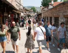 Toplo vrijeme turisti u gradu/Damir Deljo