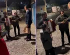 Ćetković je na kraju "zakitio" svirače/Screenshot/