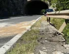 Mjesto saobraćajne nesreće u kojoj su poginule tri osobe; mjesto Ševaš Njive, M-17 Žitomislić-Počitelj/Bljesak.info