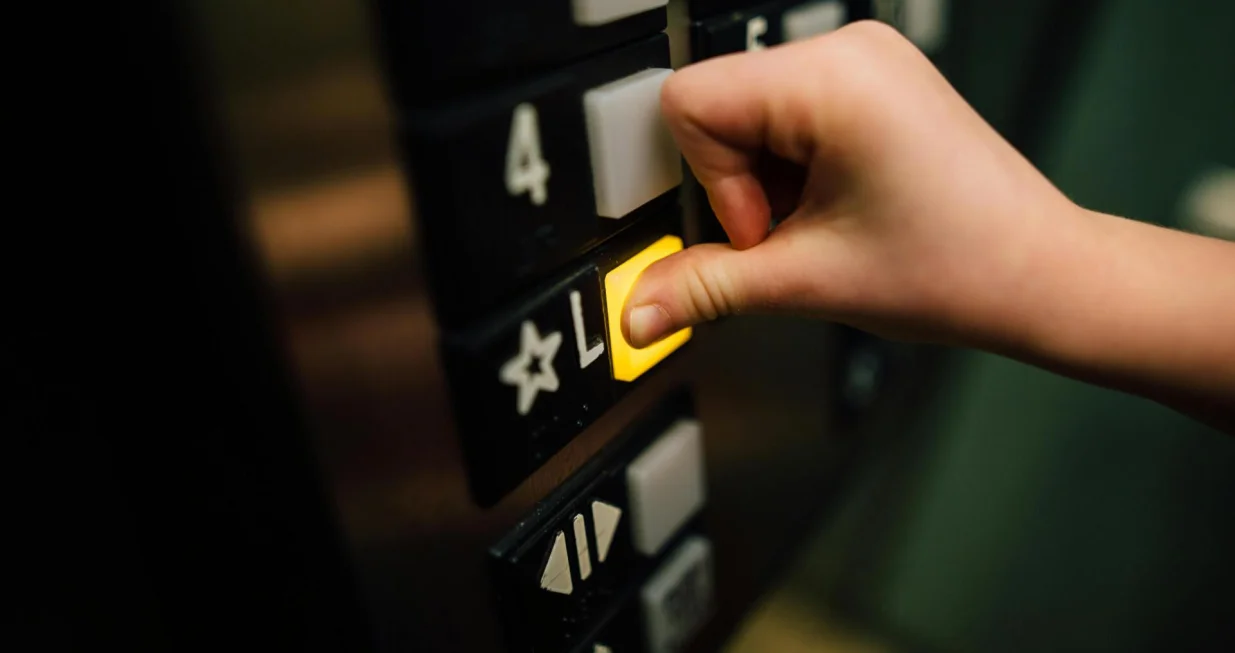 Lift u zgradi//