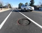 šaht, cesta, automobil/