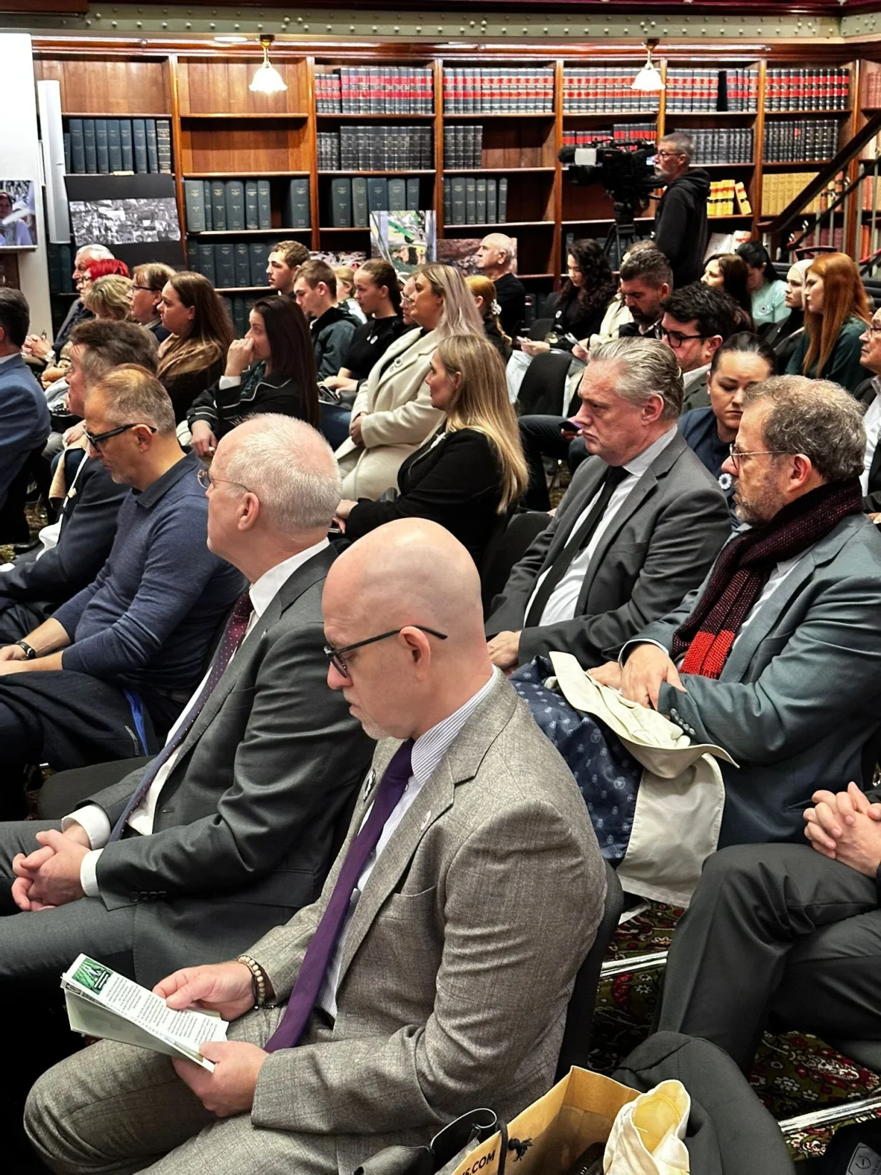 U Parlamentu države New South Wales u Australiji danas je, po prvi put u historiji, održana zvanična komemoracija povodom 30. godišnjice genocida u Srebrenici//