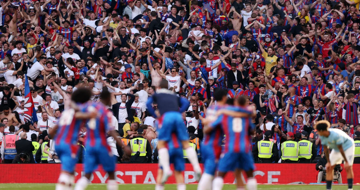 Soccer Football - FA Cup - Final - Crystal Palace v Manchester City - Wembley Stadium, London, Britain - May 17, 2025 Crystal Palace fans celebrate winning the FA Cup REUTERS/David Klein TPX IMAGES OF THE DAY