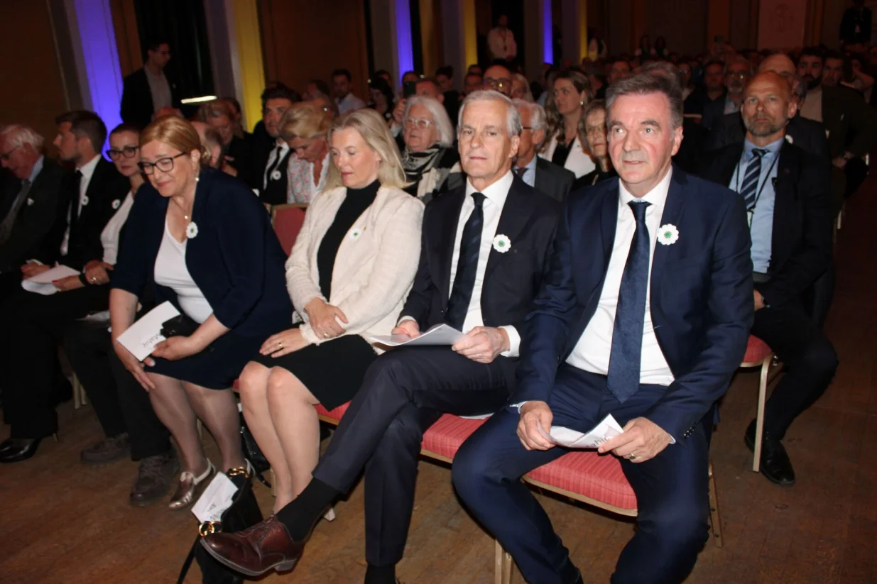 Jonas Gahr Støre, Miralem Bećirović; Komemoracija povodom obilježavanja 30. godišnjice genocida u Srebrenici održana je u prestižnoj dvorani Gamle Logen, u Oslu/Fahro Konjhodžić