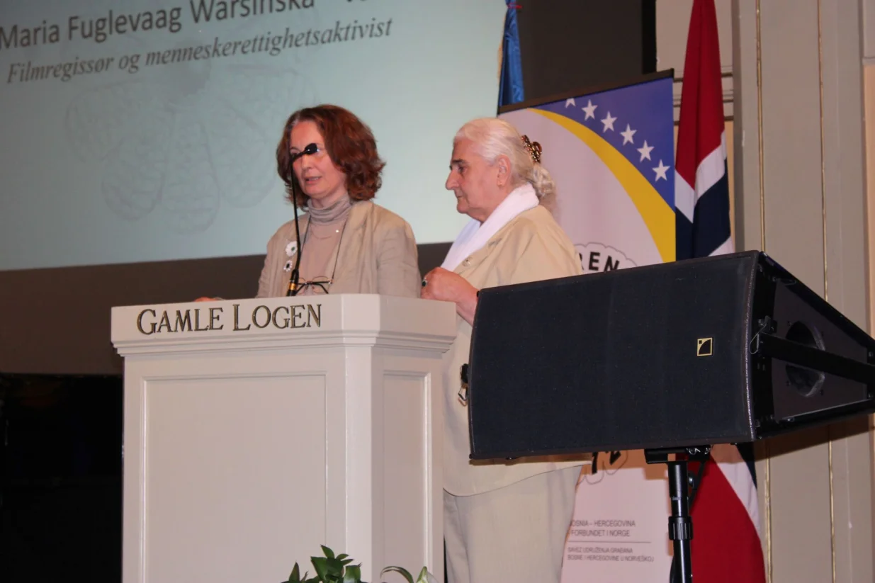 Maria Fuglevaag Warsinska-Varsi i Munira Subašić; Komemoracija povodom obilježavanja 30. godišnjice genocida u Srebrenici održana je u prestižnoj dvorani Gamle Logen, u Oslu/Fahro Konjhodžić