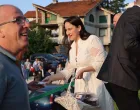 Načelnica Općine Novo Sarajevo Benjamina Karić, Kurban-bajram, baklave, dijeljenje baklava/Facebook