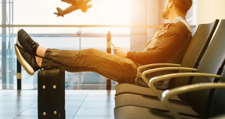 kofer, aerodrom, putnik, avion, odlazak, putovanje/Unsplash