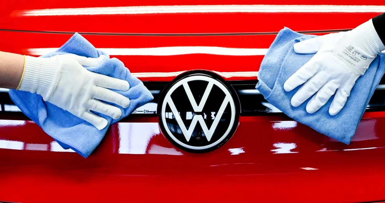 epa09910718 Volkswagen employees clean a Volkswagen logo on a electric cars assembly line at the Volkswagen (VW) vehicle factory in Zwickau, Germany 26 April 2022. In 2021 Volkswagen doubled its electric cars sales compared with 2020 as company is continuing to the transition to e-mobility. EPA/FILIP SINGER/Filip Singer