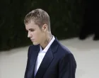 epa09466802 Justin Bieber poses on the red carpet for the 2021 Met Gala, the annual benefit for the Metropolitan Museum of Art's Costume Institute, in New York, New York, USA, 13 September 2021. The event coincides with the Met Costume Institute's first two-part exhibition, 'In America: A Lexicon of Fashion' which opens 18 September 2021, to be followed by 'In America: An Anthology of Fashion' which opens 05 May 2022 and both conclude 05 September 2022. EPA/JUSTIN LANE/Justin Lane