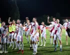 Slavlje fudbalera HŠK Zrinjski nakon pobjede protiv BotevaAntonio IvančićAntonio PrskaloKerim MemijaMario ĆužeFrano MlinarHrvoje BarišićMario TičinovićToni ŠunjićTomislav Kiš