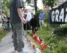 GRAZ (AA) - U srijedu je ЕЎirom Austrije odrЕѕana nacionalna minuta ЕЎutnje, taДЌno u vrijeme smrtonosnog napada u srednjoj ЕЎkoli u gradu Grazu.U pucnjavi u ЕЎkoli u austrijskom gradu Grazu u utorak je poginulo 11 osoba, ukljuДЌujuД‡i sedam uДЌenika, jednog nastavnika i osumnjiДЌenog napadaДЌa, prema podacima lokalne policije.Pucnjava se dogodila u ЕЎkoli u ulici Dreierschutzengasse oko 10 sati po lokalnom vremenu, ЕЎto je izazvalo brzu evakuaciju. UДЌenici su prevezeni u obliЕѕnju Helmut-List-Halle, gdje su im pomoД‡ pruЕѕili psiholozi hitne pomoД‡i i osoblje Crvenog kriЕѕa. (AЕџkД±n KД±yaДџan - Anadolu Agency)/