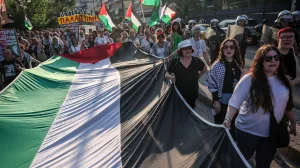 People march towards the Israeli embassy in Athens, following the seizure by Israeli forces of the Gaza-bound charity vessel Madleen, operated by pro-Palestinian Freedom Flotilla Coalition, in Athens, Greece, June 9, 2025. REUTERS/Louisa Gouliamaki/Louisa Gouliamaki