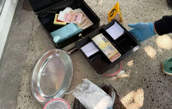 Oduzeti droga, oružje i novac/Policija Brčko//