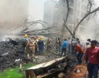 ISTANBUL (AA) - Vjeruje se da su poginuli svi putnici - njih 242 u avionu Air India, koji je u ДЌetvrtak pao u zapadnoj Indiji, a koji je letio za Veliku Britaniju, objavio je News18.Najmanje petero studenata je takoД'er poginulo, a nekoliko ih je povrijeД'eno kada je avion Air Indie pri padu udario u studentski dom medicinskog fakulteta u zapadnoj drЕѕavi Gujarat.Policija Ahmedabada potvrdila je da je 25 ljudi povrijeД'eno na zemlji. (Central Industrial Security Force - Anadolu Agency)/