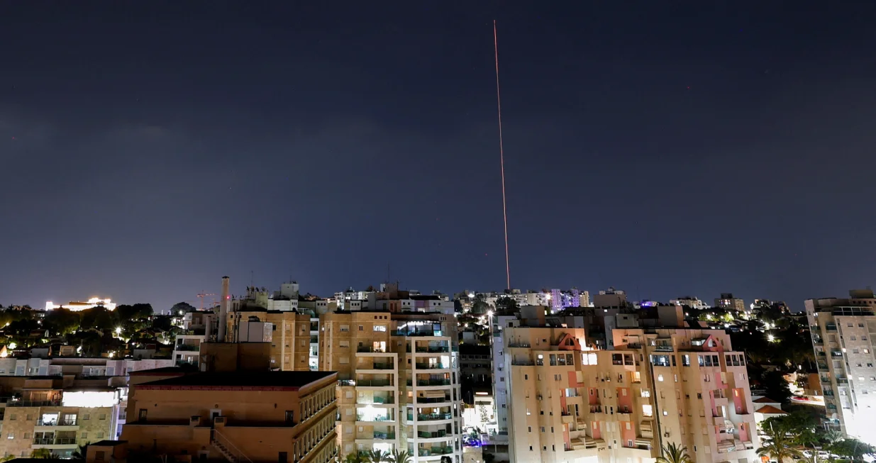 The interception of a missile, that the Israeli military said to have been fired from Yemen, is seen from the city of Ashkelon, Israel, June 3, 2025. REUTERS/Amir Cohen TPX IMAGES OF THE DAY/Amir Cohen