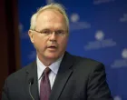 Christopher Hill suočen je sa prijetnjama nakon posjete Dinku Gruhonjiću/